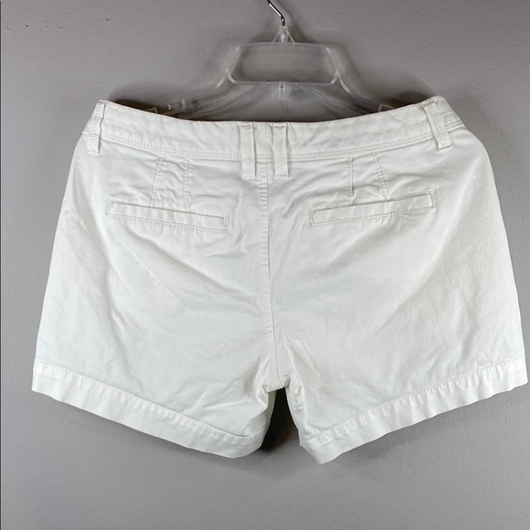 Old Navy White Bermuda Shorts Crisp Cotton Summer Style - Picture 4 of 7